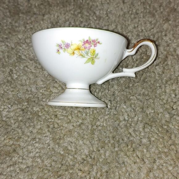 Vintage TEA CUP AND SAUCER Excellent condition - Picture 4 of 8